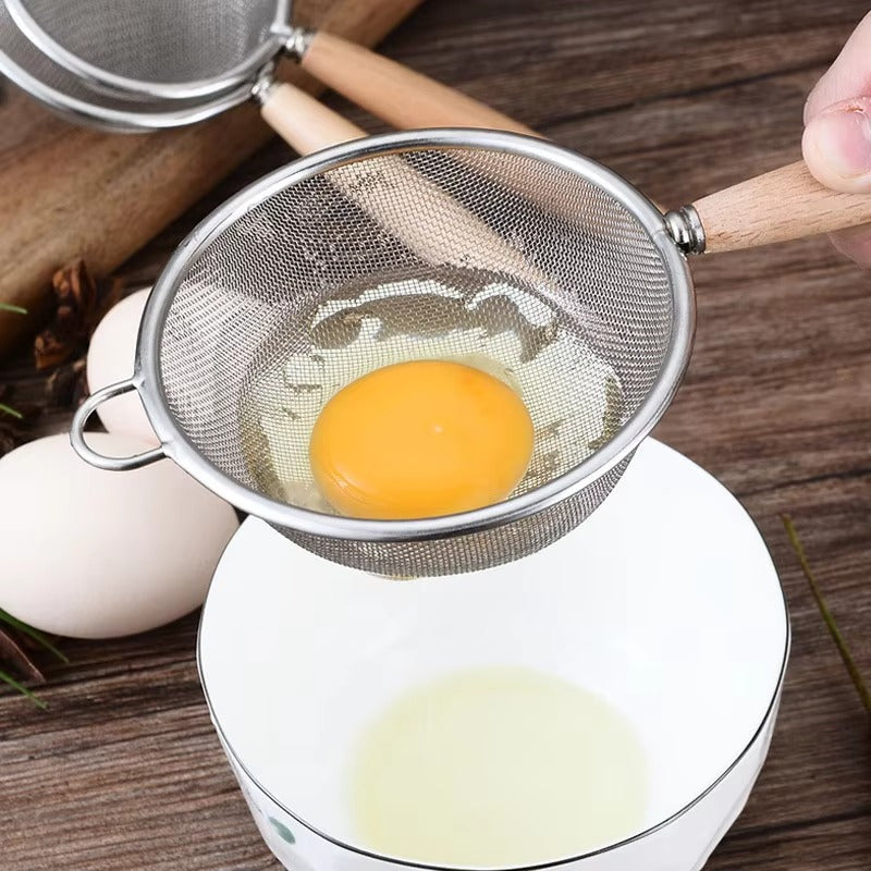 Stainless Steel Mesh Strainer with Wooden Handle, Fine Filtering for Juices, Residues and Flour, Ideal for Home Baking
