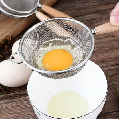 Stainless Steel Mesh Strainer with Wooden Handle, Fine Filtering for Juices, Residues and Flour, Ideal for Home Baking