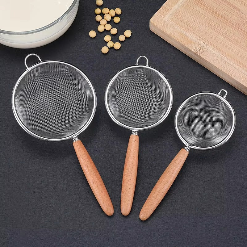 Stainless Steel Mesh Strainer with Wooden Handle, Fine Filtering for Juices, Residues and Flour, Ideal for Home Baking
